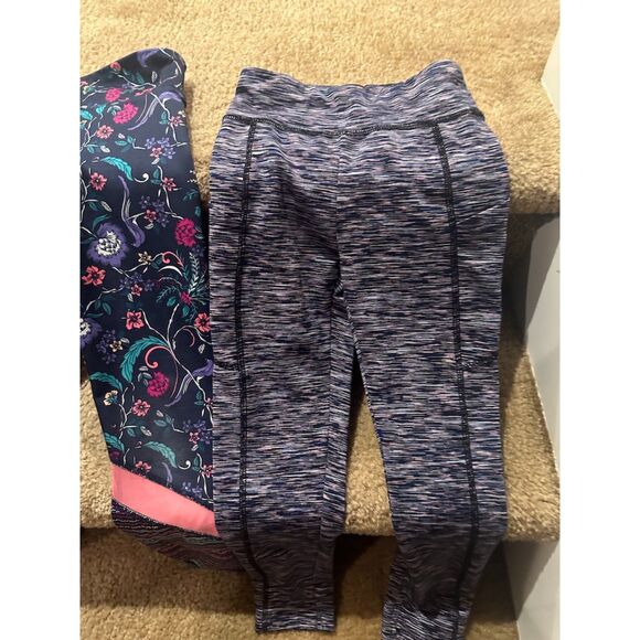 Bundle of Girl Athletic Leggings in Different Brands & Colors Size 6/7 (XS-S) - Picture 10 of 10
